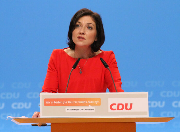 Spritpreis-Streit eskaliert: Reiche-Entlassung gefordert