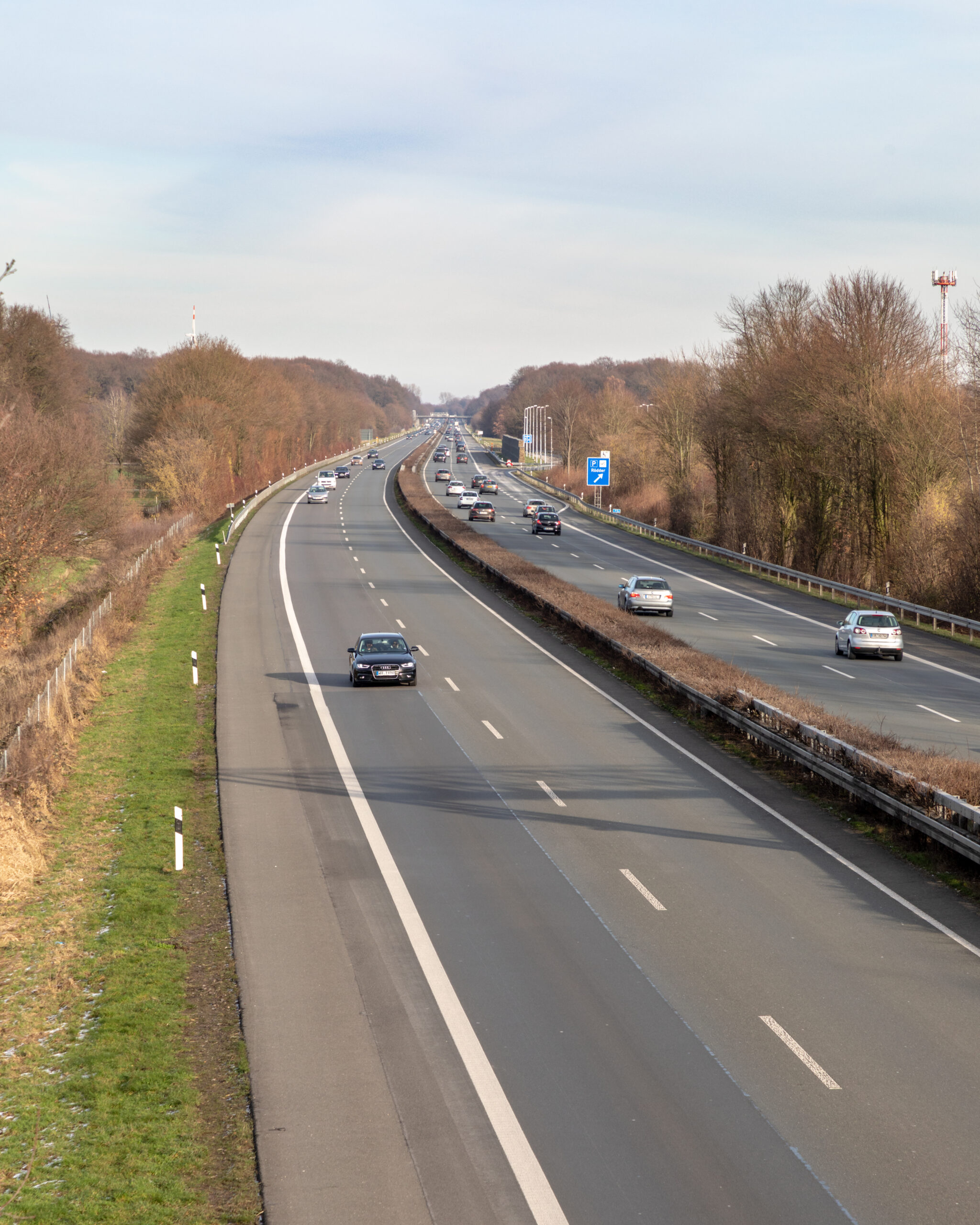 21-Jähriger wird auf der A9 von Autos erfasst und verstirbt an den Folgen des Unfalls