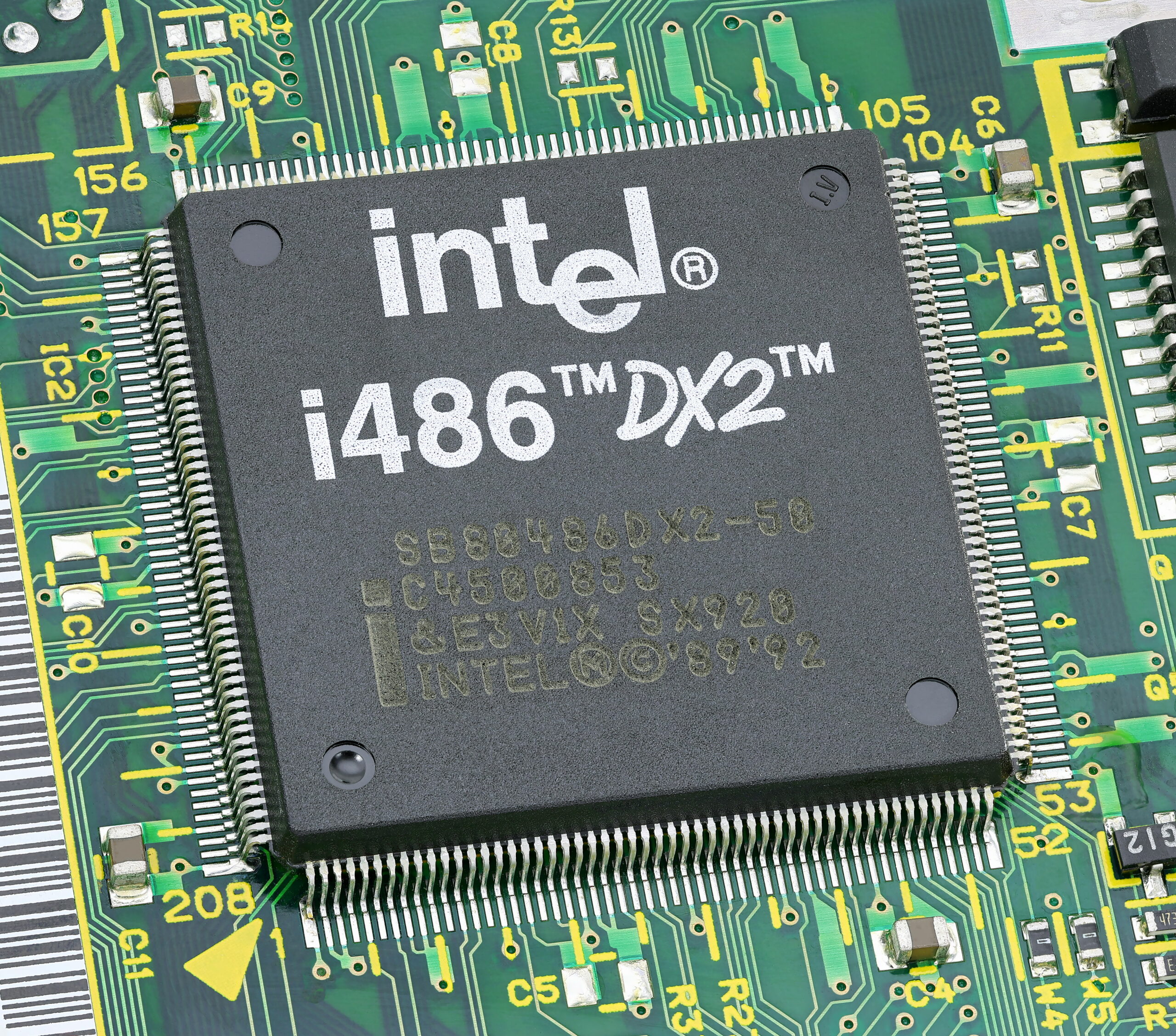 Wie Intel mit starken Quartalszahlen die Erwartungen übertrifft