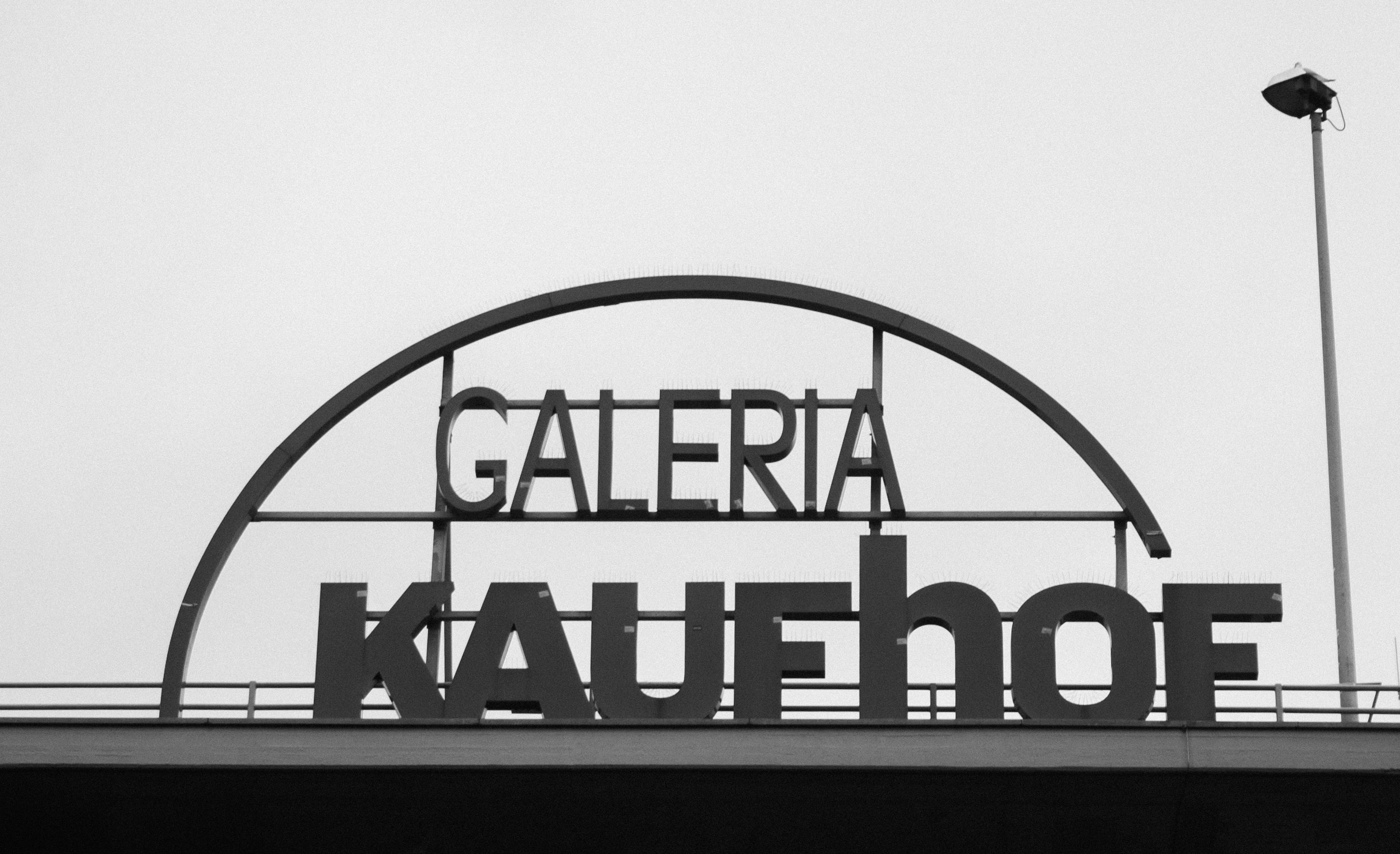 Marketing-Experte zur Zukunft von Galeria: Fehlende Notwendigkeit und Perspektiven.