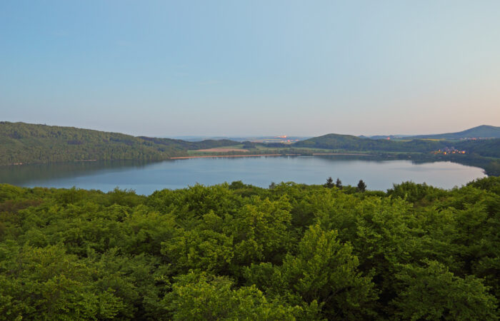 Ausflug ab Köln: Laacher See mit ungewöhnlichem Naturschauspiel entdecken
