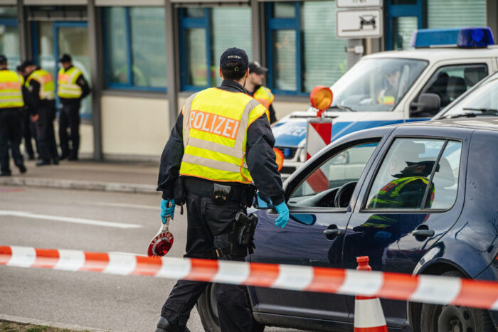 8000 vollstreckte Haftbefehle: Innenminister Dobrindt hält an Grenzkontrollen fest