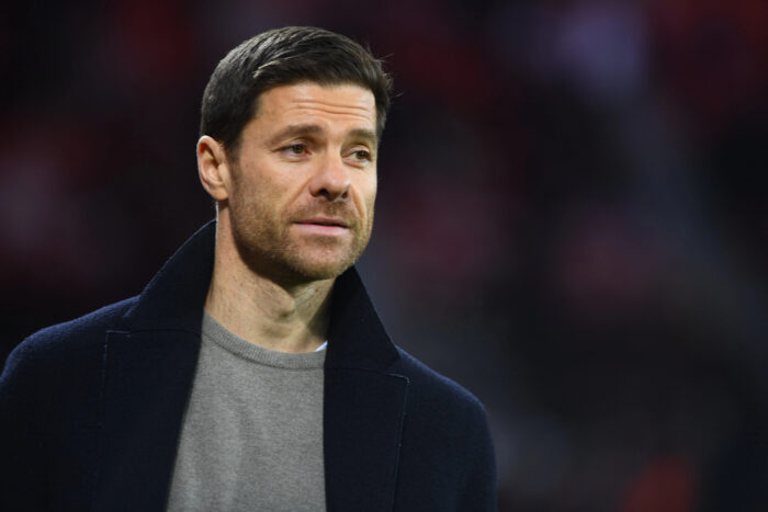 Erfolgstrainer ohne Job: Kriselnder England-Gigant schielt auf Xabi Alonso