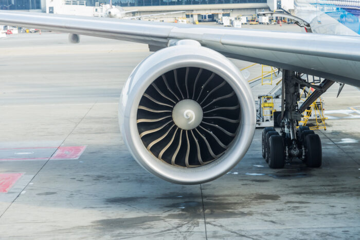 Am Flughafen: Mann von Flugzeugturbine eingesogen und getötet