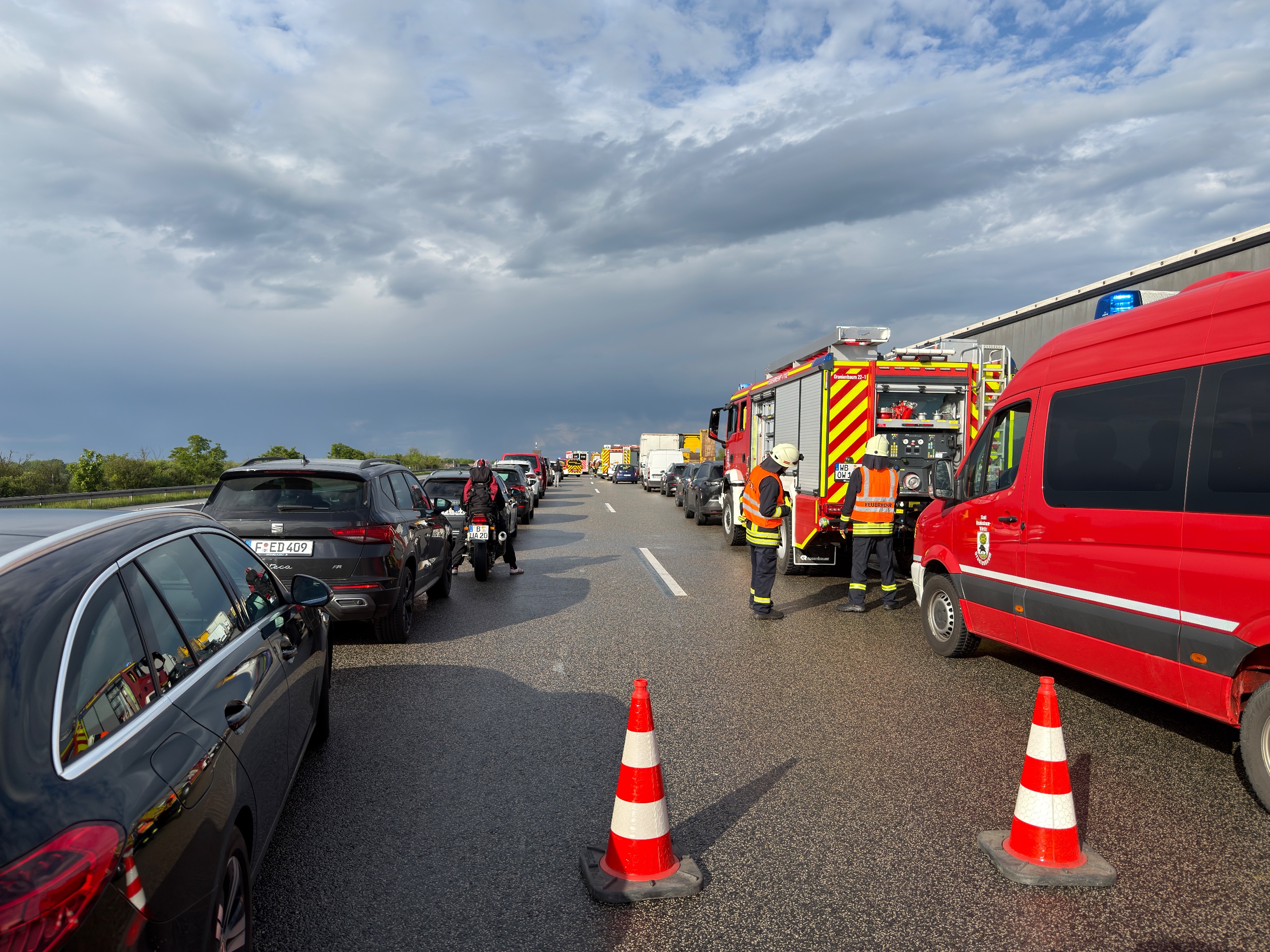 Unfall auf A9 bei Vockerode West – Sperrung Richtung Berlin, Stau auf 6 Kilometer angewachsen