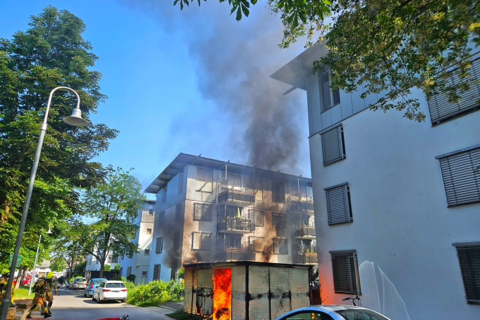 Konstanz: Feuerwehr löscht Brand am Gebäude