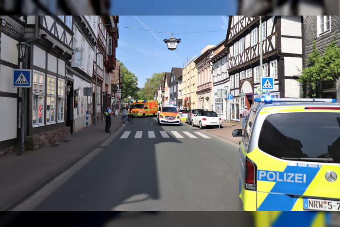 Höxter: Schwer verletzte Fußgängerin auf Zebrastreifen angefahren