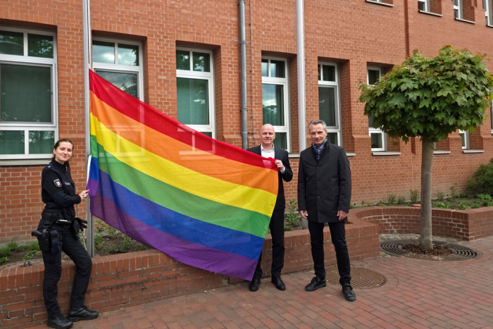 Ratzeburg: Polizei zeigt Flagge zum IDAHOBIT