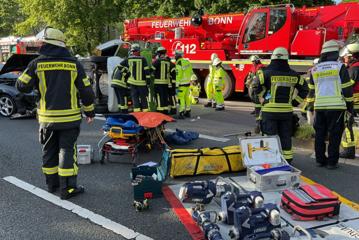 Duisdorf: Rettung von drei Personen nach PKW-Unfall