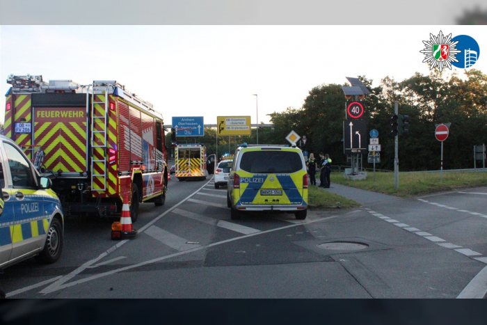 Oberhausen: Verkehrsunfall mit überschlagenem Pkw