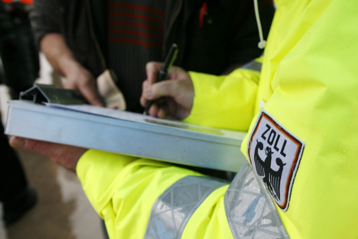 Karlsruhe: Zoll kontrollierte Paketdienstleister
