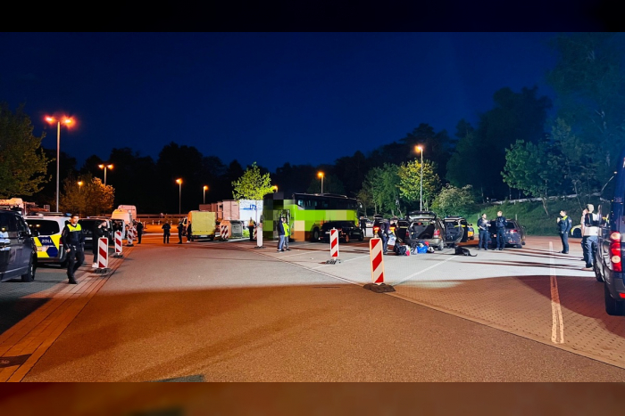 Verkehrskontrolle auf A1: 254 Fahrzeuge überprüft