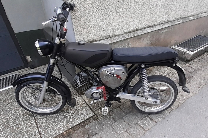Hagen-Dahl: 17-Jähriger schiebt Mokick an Polizeifahrzeug vorbei