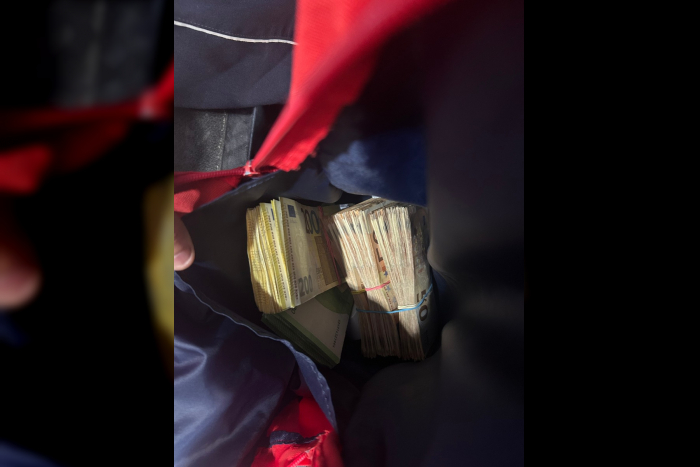 Stuttgart: Geldbündel im Rucksack