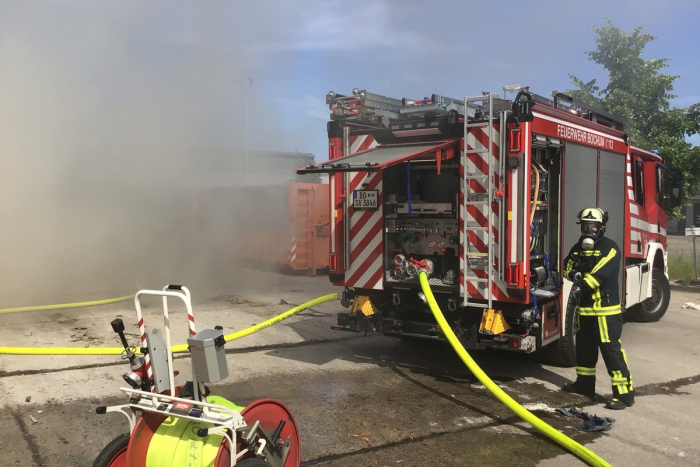 Brand eines Großcontainers im ECO-City-Center Bochum