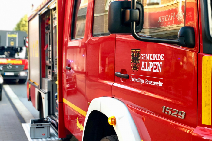 Alpen: Fahrzeugbrand auf der A57