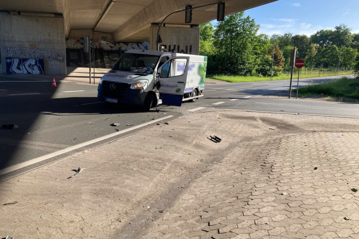 Bielefeld: Unfall bei Fahrstreifenwechsel in OWD-Auffahrt