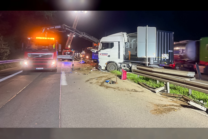 Solingen: Schwerer LKW-Unfall am Hildener Kreuz