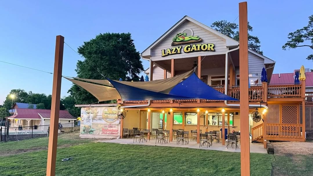 Sonnenschirm-Unfall auf Restaurantterrasse führt zu tödlichem Unglück für Frau