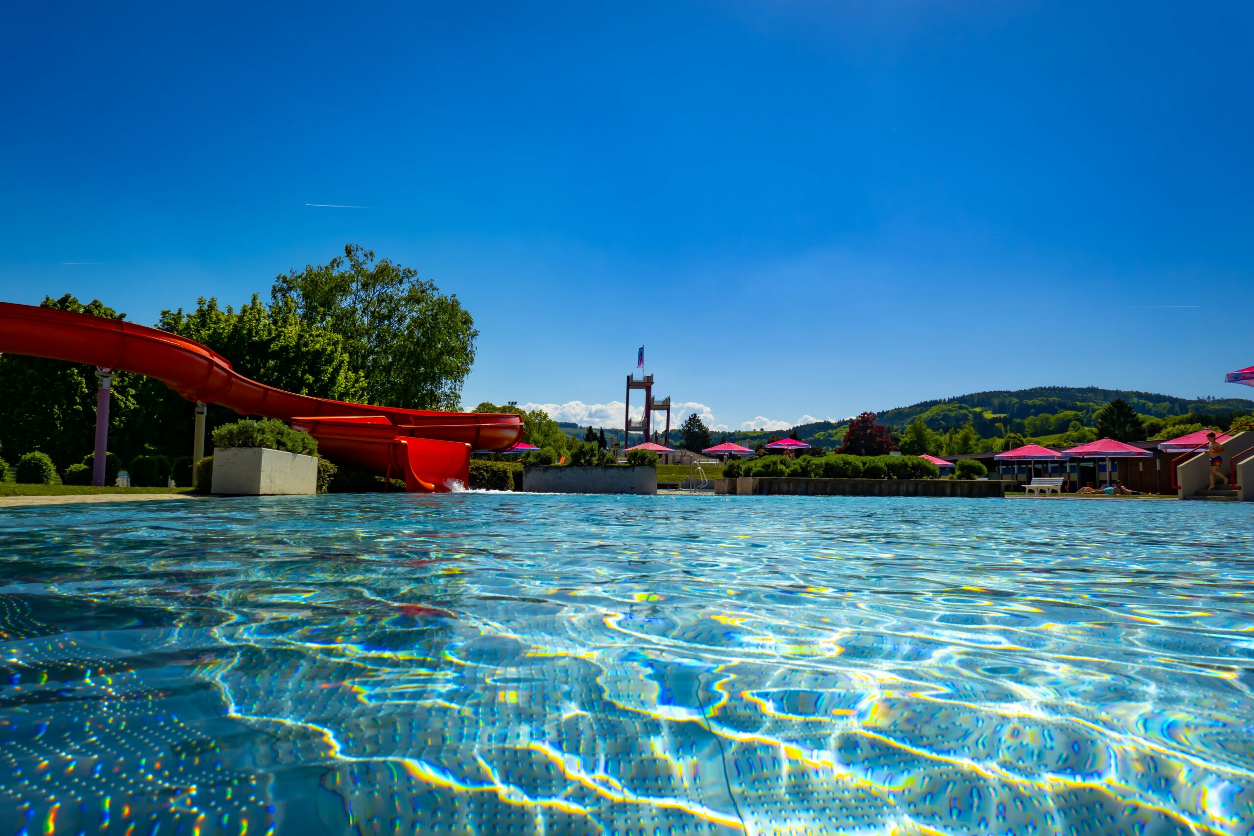 Duisburger Freibad kämpft mit Sicherheitsproblemen: Bademeister schlägt Alarm