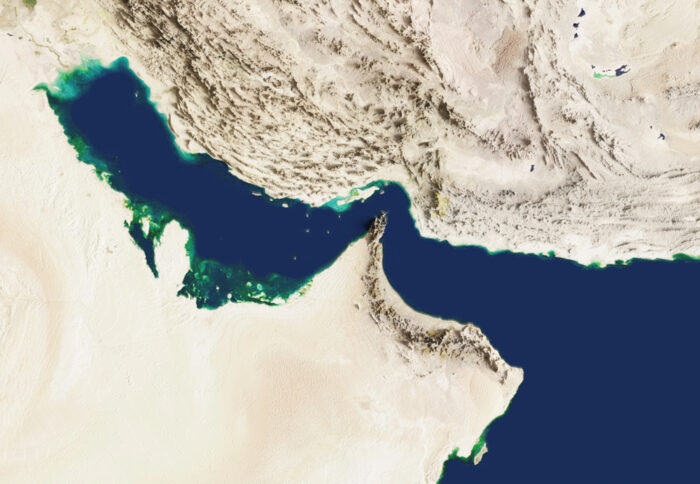 Straße von Hormus: Iran greift Frachtschiff an