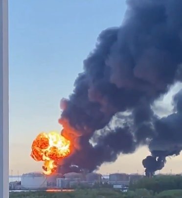 Schwarze Rauchwolken am Himmel: Ukrainische Drohnen greifen Ziele in St. Petersburg an