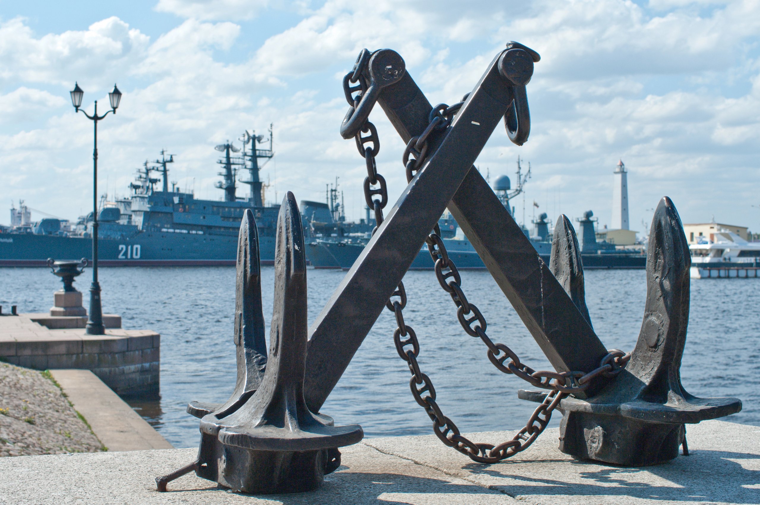 Wie reagiert der Kreml auf den ukrainischen Angriff auf ein Kriegsschiff in der Ostsee?