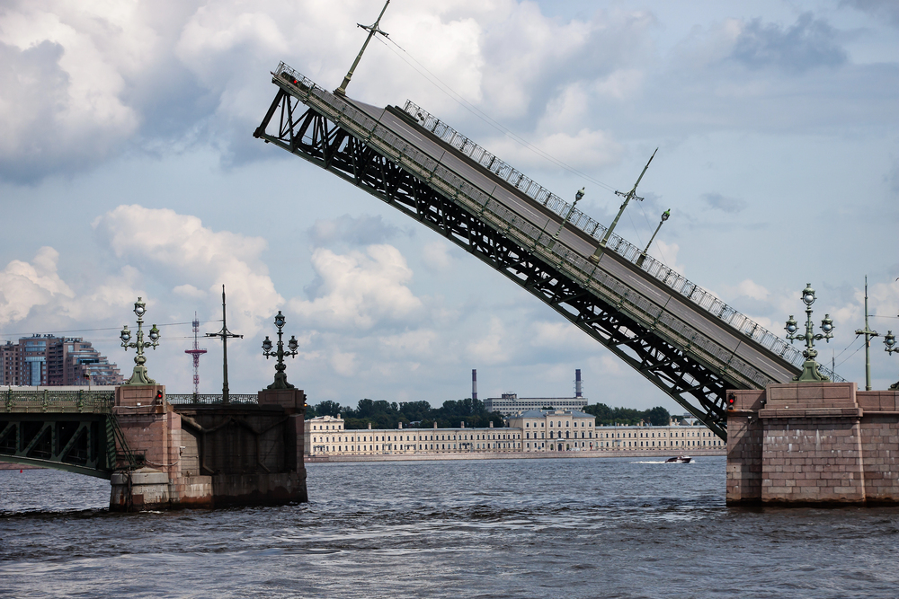 Russische Bürger im Angesicht wirtschaftlicher Unsicherheiten und Kriegsängste