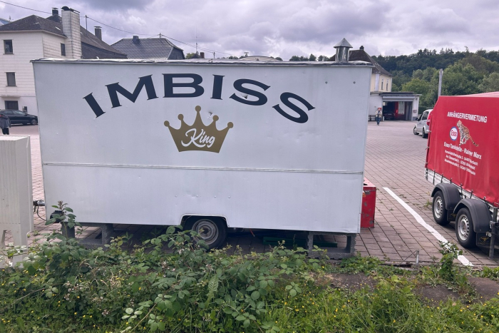 Birkenfeld: Imbissanhänger beschädigt