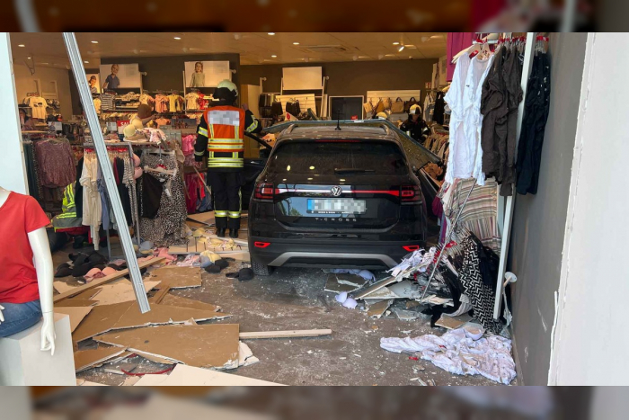 Giessen: Auto kracht durch Schaufensterscheibe, Unfall in Marburg-Cappel mit zwei Verletzten