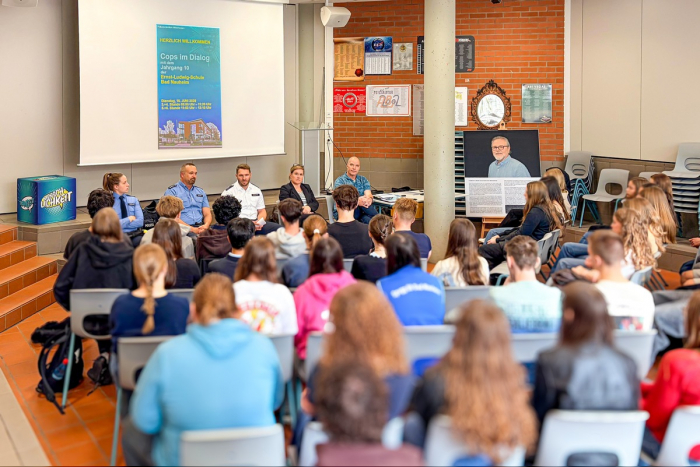 Giessen: Respektkampagne „Cops im Dialog“ an Schulen