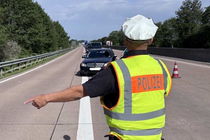 Hamburg: Verkehrskontrolle auf Rastplatz Steinburg