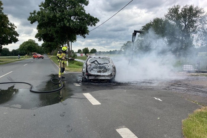 Menzelen: Autobrand auf der B 57