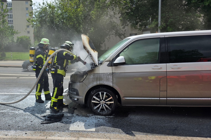 Celle: Feuerwehr löscht Pkw-Brand in Altenceller Schneede