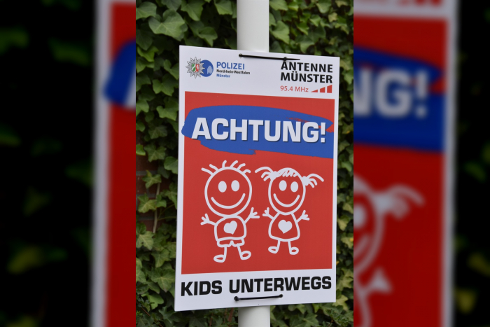 Münster: Neuauflage von „Achtung! Kids unterwegs“-Schildern