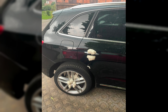 Hagenow: Autos beschädigt durch Bauschaum