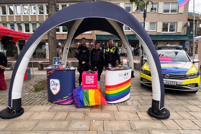 Zentrale Ansprechstelle LSBTIQ* beim CSD in Pinneberg