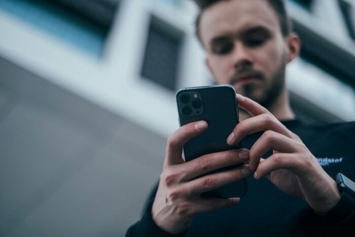 Machen die wenigsten: So oft sollten Sie Ihr Smartphone neu starten