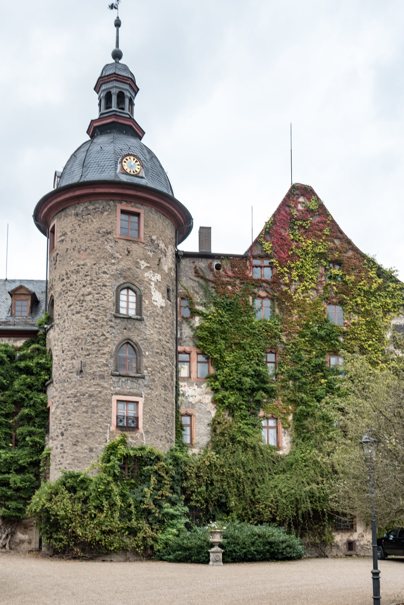 Einsatz in Laubach: Polizei schießt auf Mann im Schlosspark nach Bedrohung
