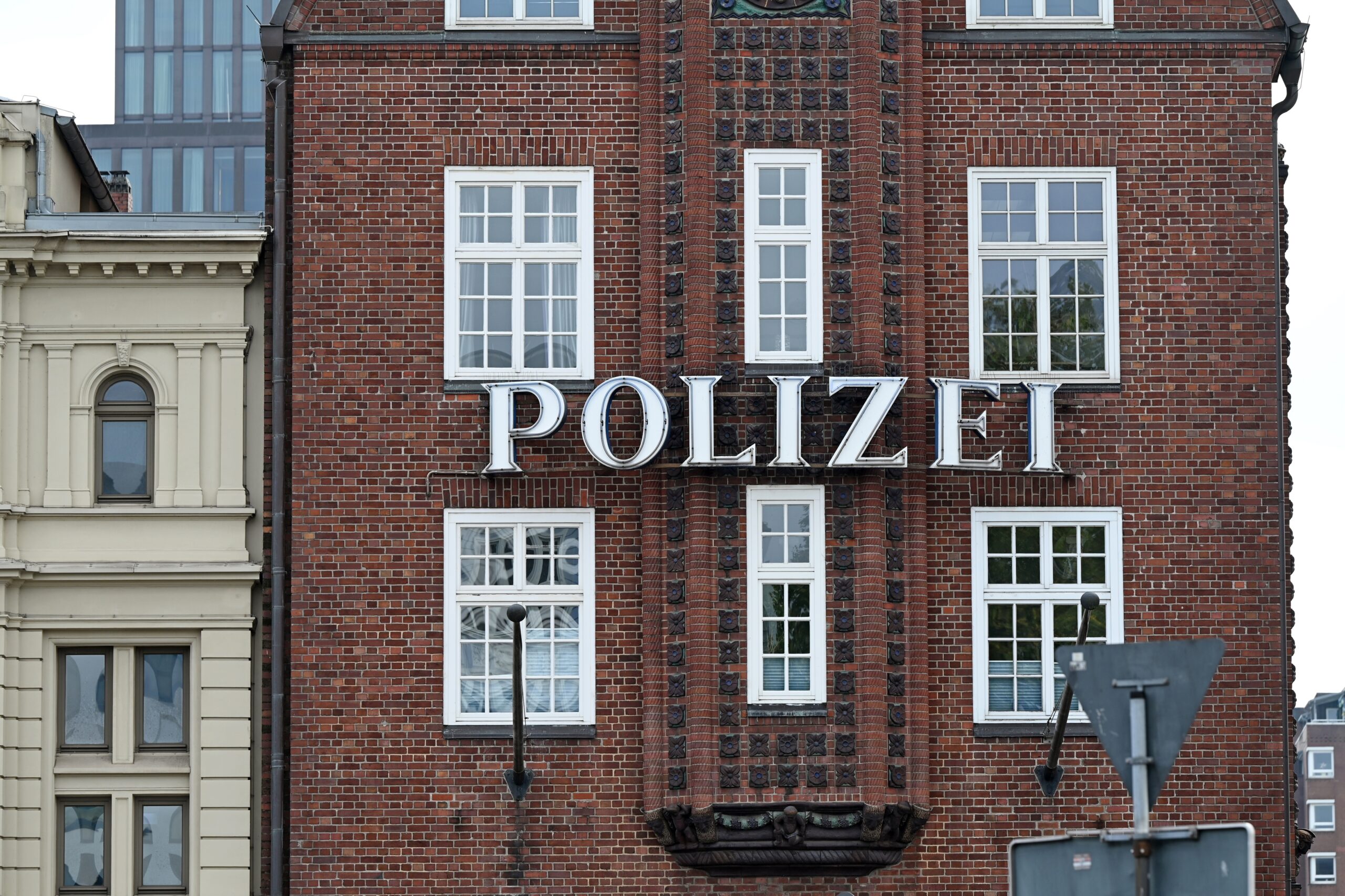 18-Jähriger bei Messerangriff auf Gartenparty in Langenhorn schwer verletzt