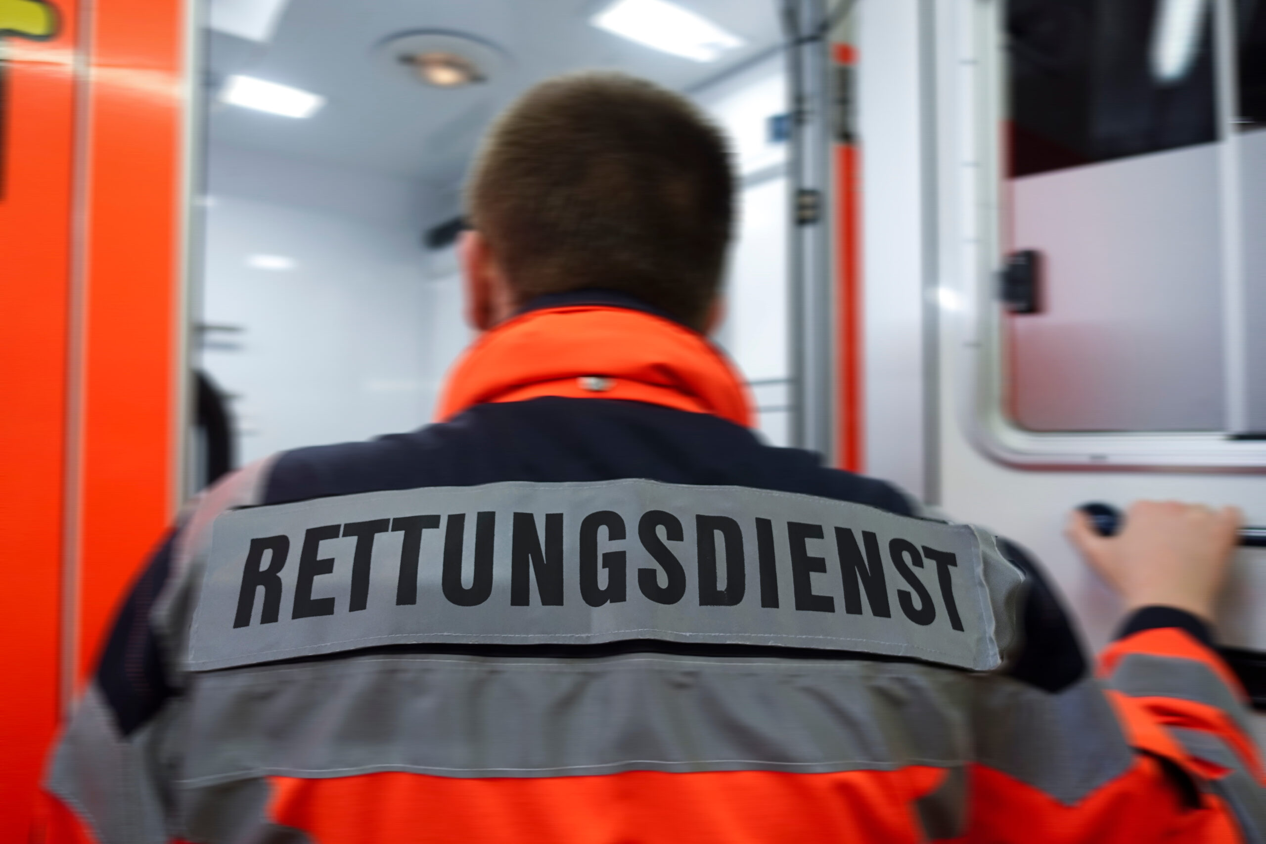 War es ein illegales Rennen? Tragödie mit Lamborghini auf der A555