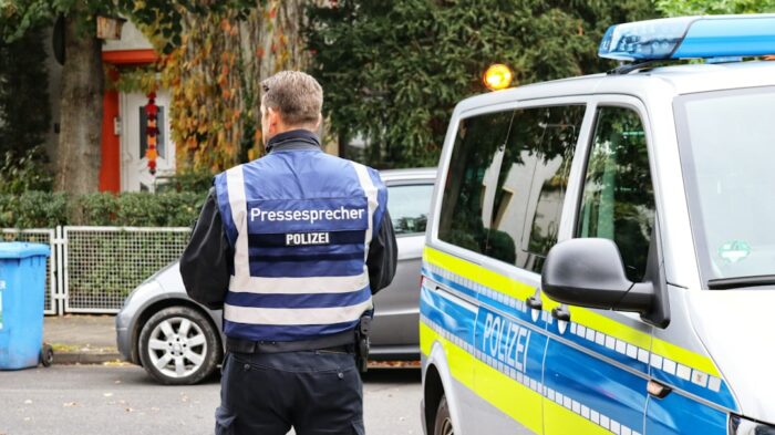 Schüsse in Offenburg: Mann tot in Hofeinfahrt gefunden, Frau stirbt in Klinik