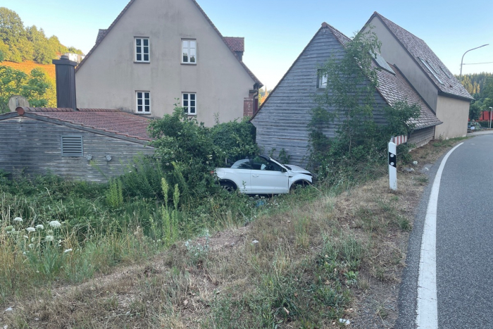 Wallhalben Unfall mit hohem Sachschaden