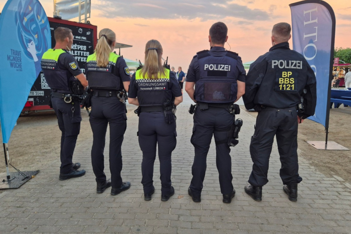Travemünde Woche: Messer- und Verkehrskontrollen
