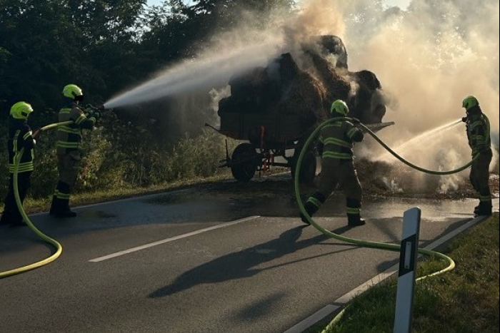 Bad Oeynhausen: Heuballenbrand auf der Lohe