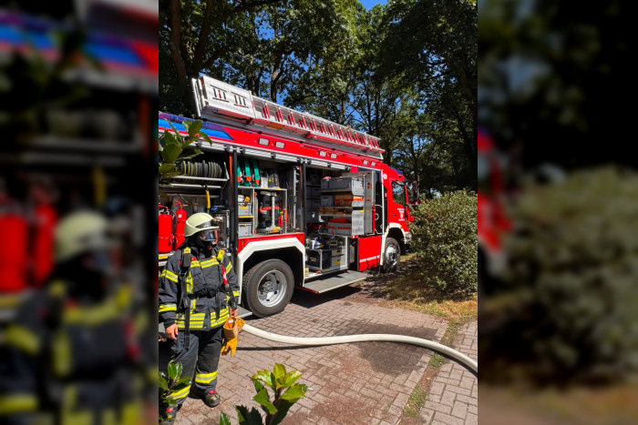 Brand in Achternholt, Frau mit Verdacht auf Rauchgasvergiftung im Krankenhaus