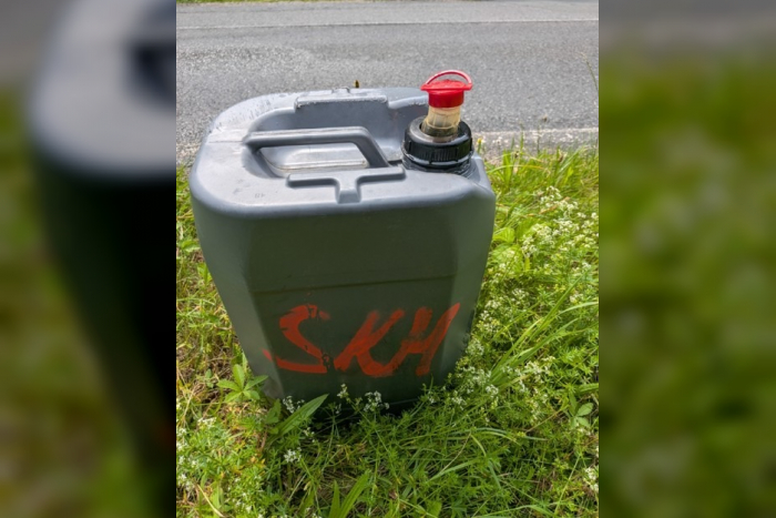 Altöl an Straße in Barbis entsorgt