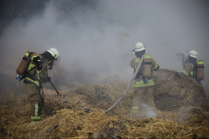 Armstedt: Traktorgespann in Flammen