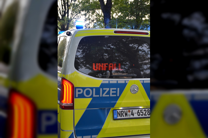 Mokka: Auto kippt auf die Seite bei Unfall in Haan