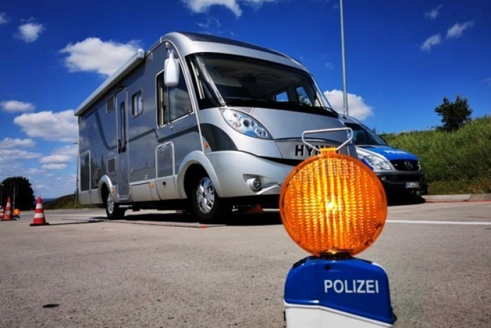 Verwiegen von Wohnmobilen und Wohnwagen durch VD Mainz